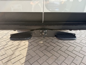 Achteropstap  opstaptrede aan de trekhaak zwart